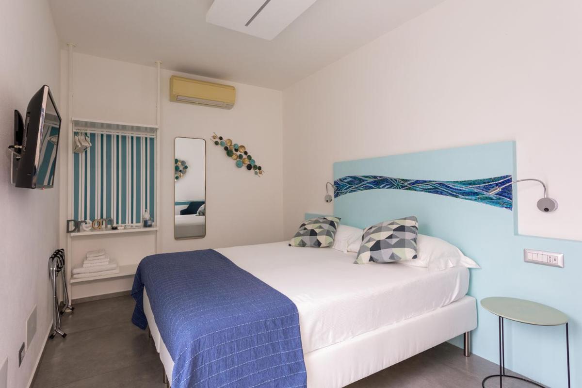 Little Square Arona Hotel Екстериор снимка