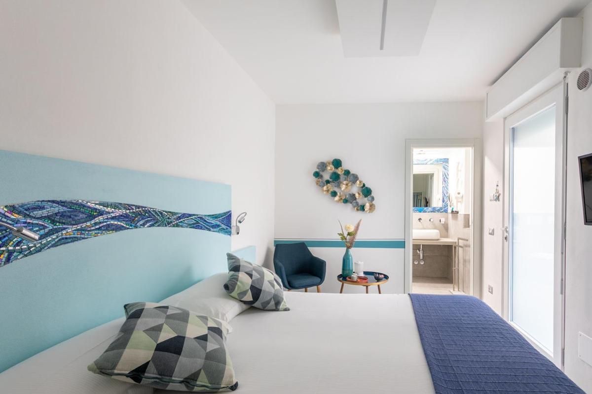 Little Square Arona Hotel Екстериор снимка