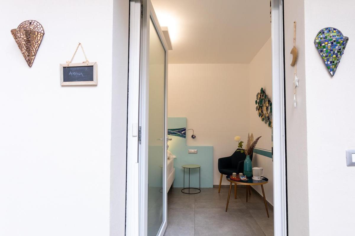 Little Square Arona Hotel Екстериор снимка